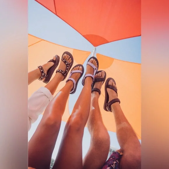 New In Box Teva Midform Universal Sandals - Picture 5 of 12